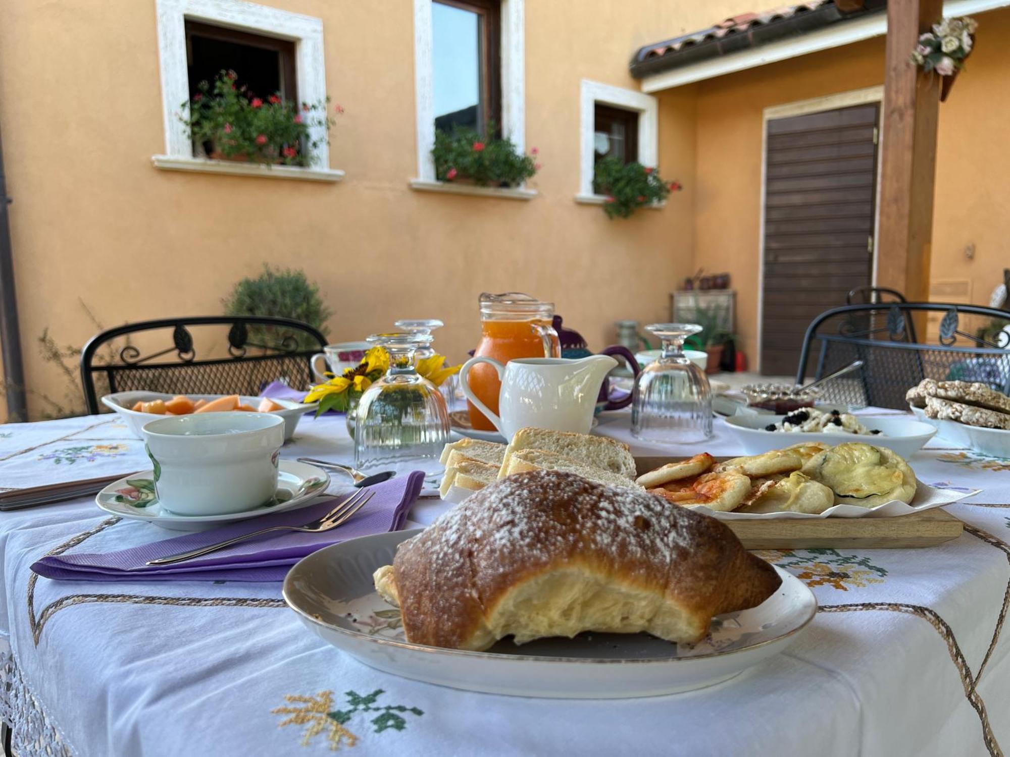 Bed & Breakfast Le Piagge Scurcola Marsicana Bagian luar foto